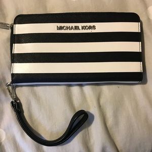Michael kors wristlet